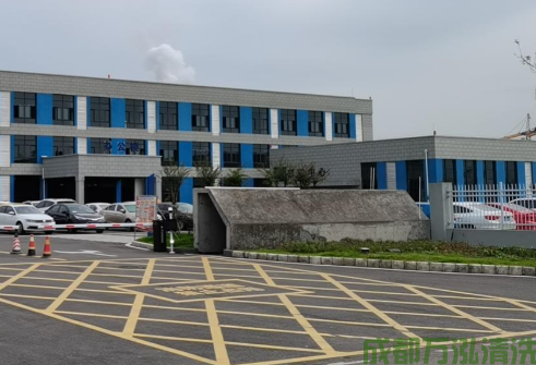 2025年8月24日南充某食品加工厂职工食堂油烟机和烟道清洗案例