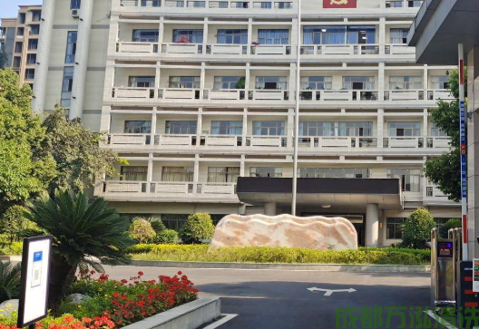 2025年7月05日南充某民办学校食堂油烟机和烟道清洗案例