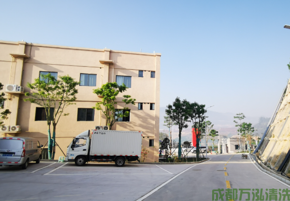 2025年8月20日南充某工业园区工厂食堂油烟机和烟道清洗案例